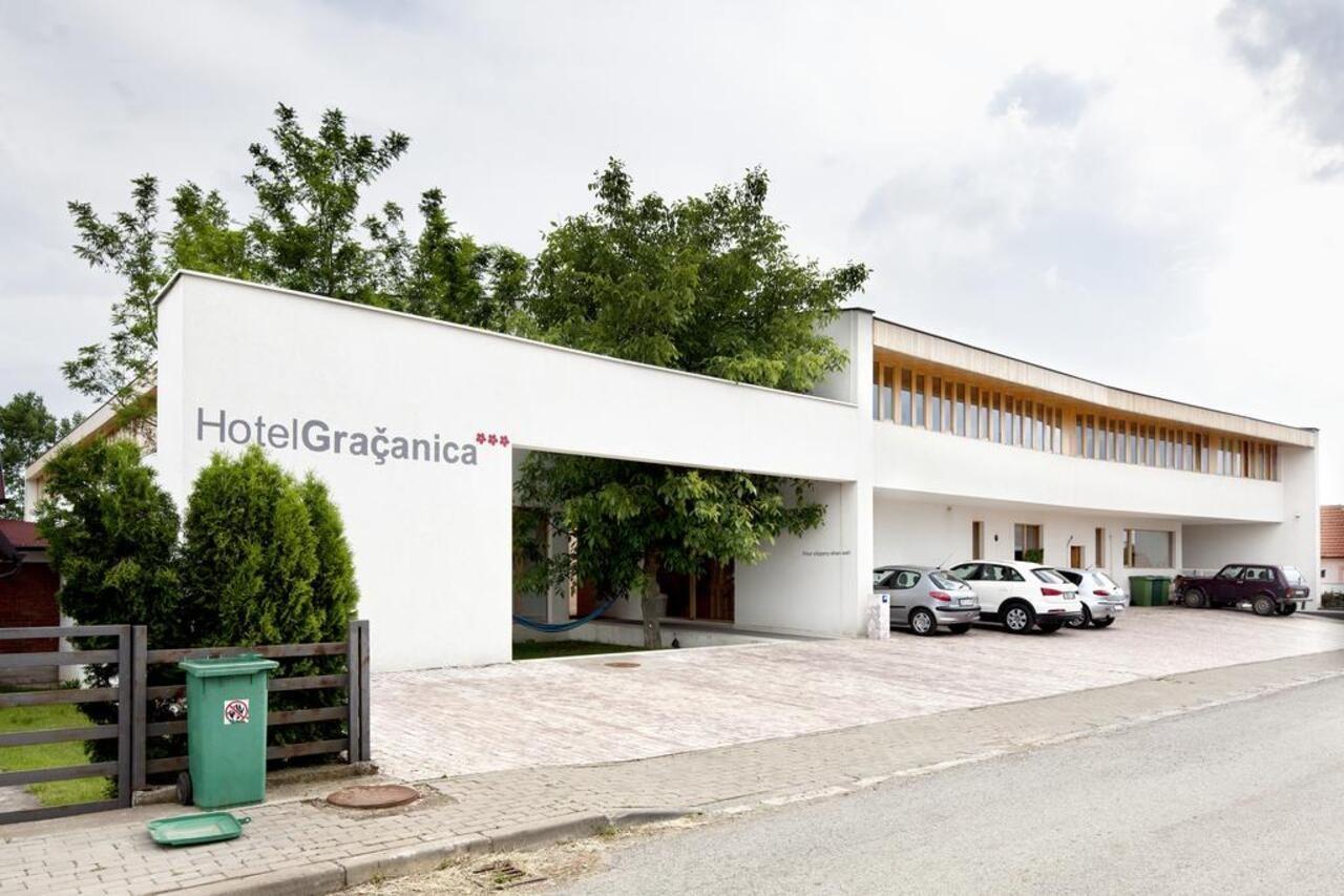 Hotel Gracanica Bagian luar foto